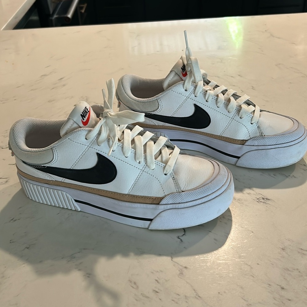 Nike Court Legacy Lift Size 8